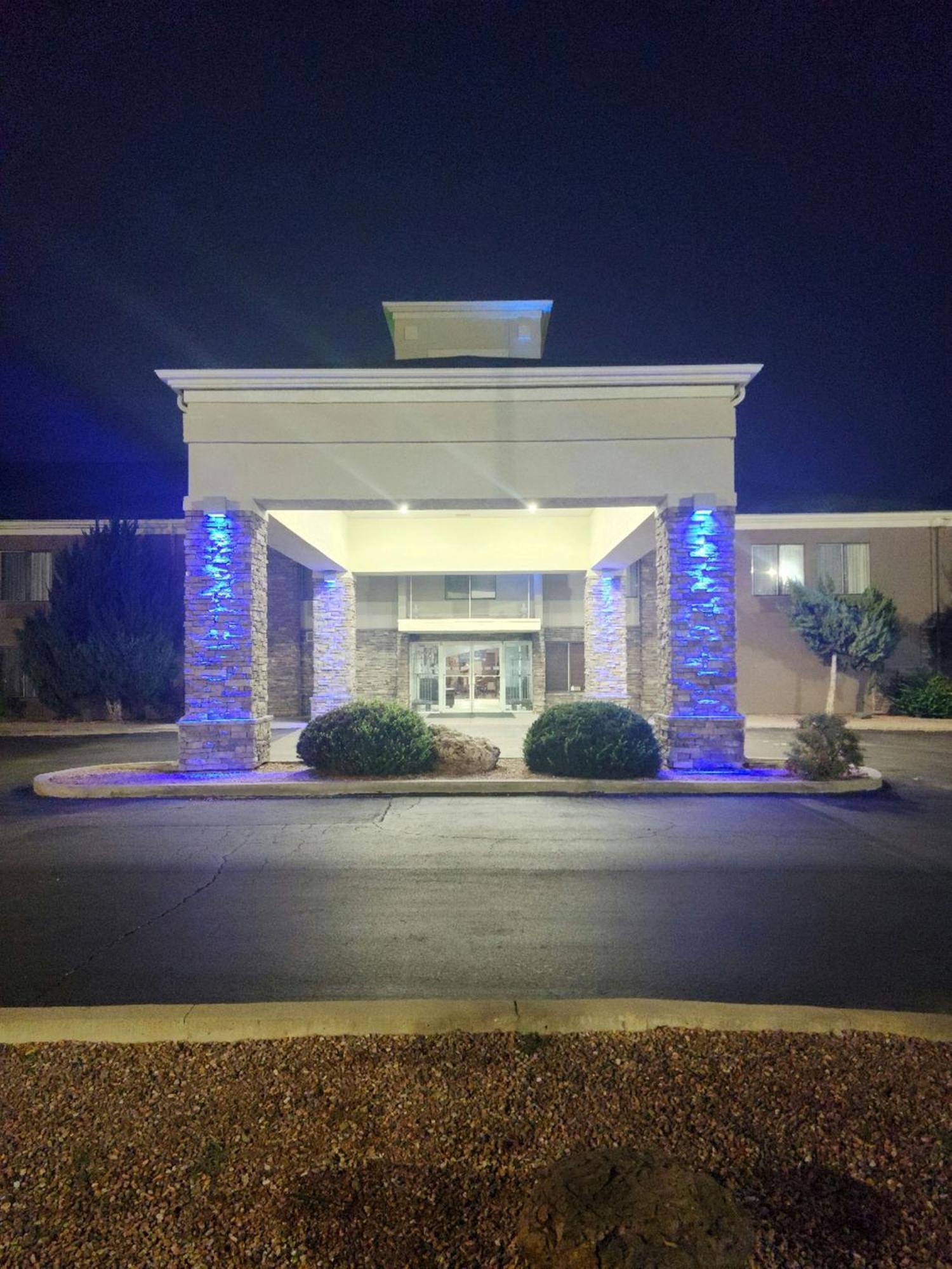 Holiday Inn Express La Junta, An Ihg Hotel Exterior foto